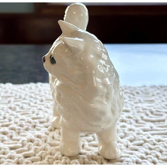 Retired White Persian Cat Figurine Teal Eyes Royal Doulton England #1898 Stand - Picture 3 of 8